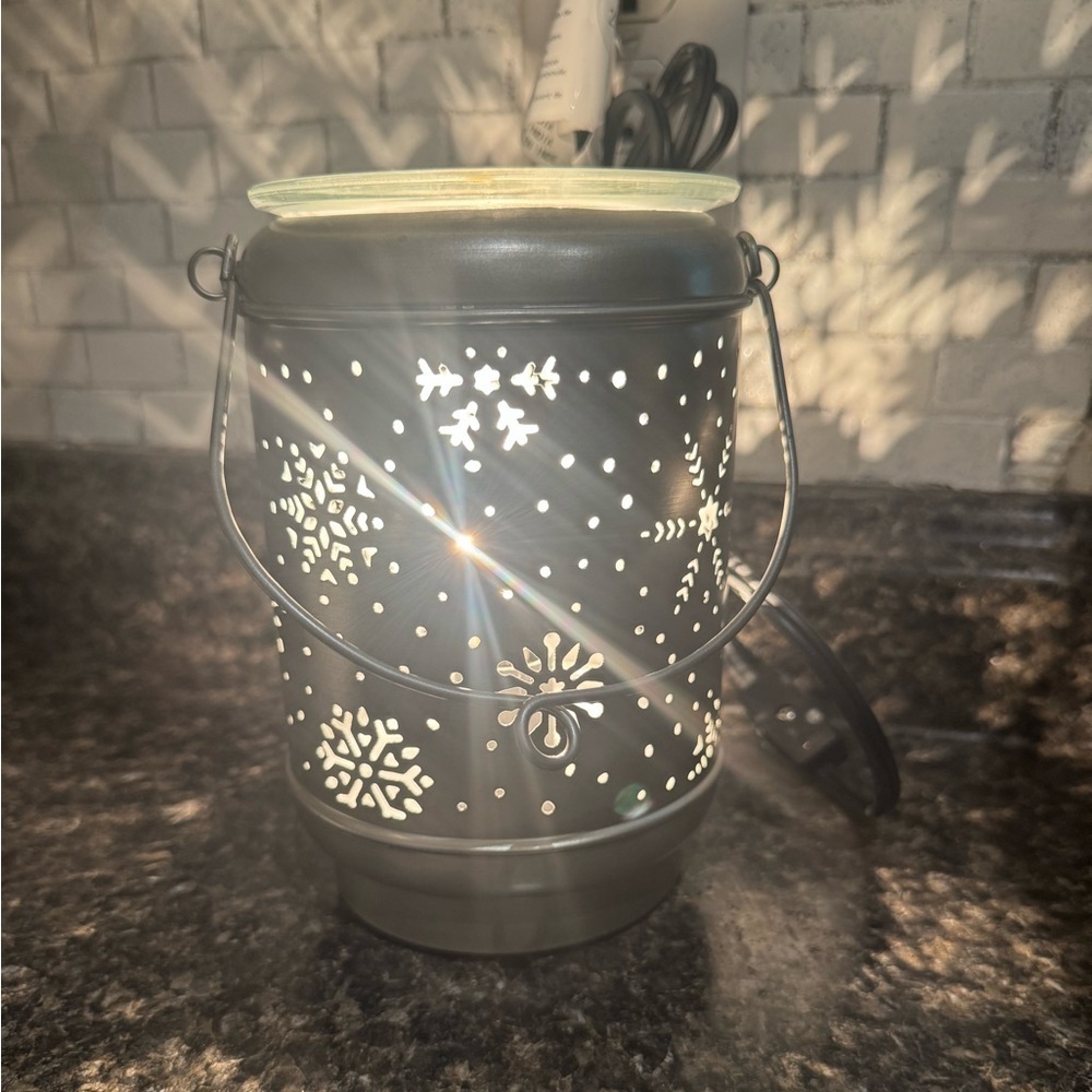 Scentsy Solitude Snowflakes Rustic Farmhouse Wax Warmer Retired - Christmas
